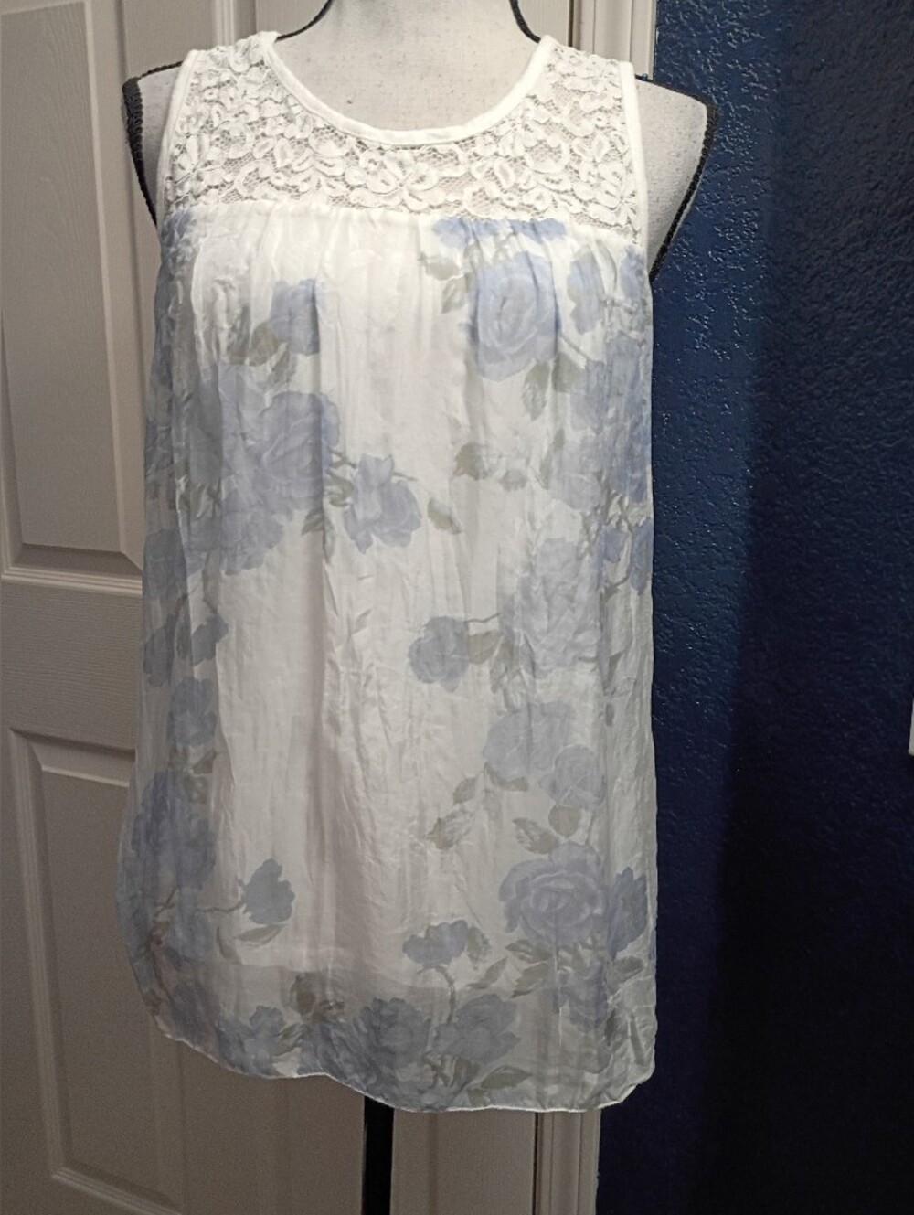 White Lace Yoke Floral Sleeveless Blouse - Light Blue Floral